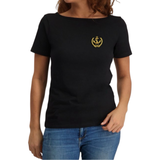Anker Marine Embleem Strijk Patch op een zwart t-shirt