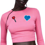 Lolly Hartje Strijk Embleem Patch op een roze longsleeve