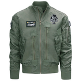 Poker Schoppen Aas Skull Gothic Strijk Embleem Patch op een legergroen jack