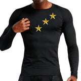 Drie maal de Ster Goud Strijk Embleem Patch op een zwarte longsleeve