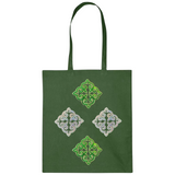 Twee maal de Tribal Paillette Zilver Wit Sequins Cosplay Strijk Embleem Patch samen met twee groene varianten op een groene linnen tas