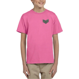 Military Rang Strepen Embleem Strijk Patch Zilver op een roze t-shirt