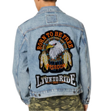 Live To Ride Tekst Biker Strijk Embleem Patch Wit samen met een Born To Be Free strijk XXL patch op de rugzijde van een spijkerjasje