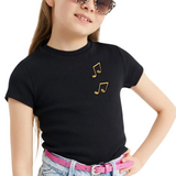 Twee maal de Muzieknoot Strijk Embleem Patch op een klein zwart t-shirt