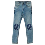 Knie Elleboog  Strijk Patch Set Denim Doodskoppen op de broekspijpen van een spijkerbroek