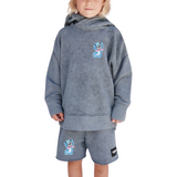 Poes Kat Poesje Strijk Embleem Patch Lichtblauw op een grijze hoodie en korte broek