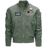 Schedel Doodskop Skull Rode Roos Strijk Embleem Patch op een legergroen jack