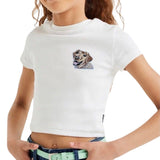 Hond Golden Retriever Embleem Patch op een wit t-shirt