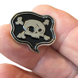 Close-up van de Piraat Schedel Tekstwolk Emaille Pin