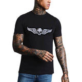 Schedel Skull Wings Strijk Embleem XXL Patch op een zwart t-shirt