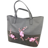 Drie maal de Bloesem Bloemen Takje Strijk Embleem Patch Links op een grijze tas