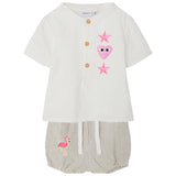 Flamingo Strijk Embleem Applicatie Patch op een broekje van een baby tenue