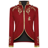 Uil Oehoe Sierspeld Broche op een rode sierlijke uniform jas