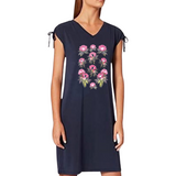 Pioen Rozen Wilde Roos Bloem Full Color Strijk Applicatie op een donkerblauwe zomerjurk