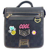 Roze Cool Tekst Strijk Embleem Patch Same nmet een ananas en bloemetjes en Strass  strijk patch op een canvas zwarte tas