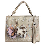 Sleutelhanger Pluche Hart Luipaard Print Tas Hanger Oud Roze samen met een crème bruine variant aan een champagne kleurige handtas