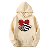 Hart Harten Love Strijk Applicatie op een crème kleurige hoodie