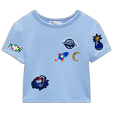 Snoep Zuurtje Pastille Snoepgoed Strijk Embleem Patch samen met andere strijk patches op een lichtblauw t-shirtje