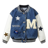Hart Hartjes Tekstwolk Strijk Embleem patch samen met drie paillette ster strijk patches op een baseball jack van spijkerstof