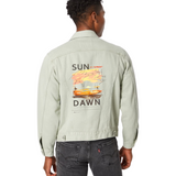 Zon Zonsondergang Sun Dawn Strijk Applicatie op de rugzijde van een licht groene spijkerjas