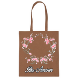 Par Amour Tekst XL Strijk Embleem Patch samen met roze bloesem takken op een bruin linnen tas