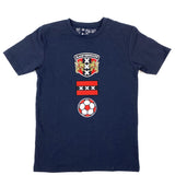 Amsterdam Wapen Schild Strijk Embleem Patch samen met de Amsterdamse vlag en een rode voetbal patch op een blauw t-shirt