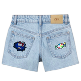 Snoep Zuurtje Pastille Snoepgoed Strijk Embleem Patch op de achterzak van een korte spijkerbroek