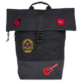 Lieveheersbeestje Strijk Embleem Patch samen met andere strijk patches op ee nzwarte tas