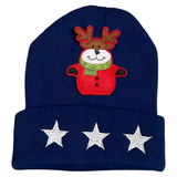 Rendier Rudolph Reindeer Kerst Strijk Embleem Patch op een blauwe wollen muts met drie geborduurde zilverkleurige sterren