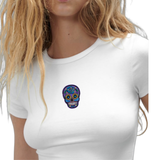 Sugar Skull Mexico Schedel Strijk Embleem Patch op een wit t-shirtje