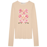 Wilde Roos Anemoon Pioen Bloem Full Color Strijk Applicatie op een licht zalmkleurige longsleeve