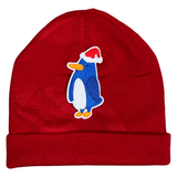 Kerst Pinguïn Winter Strijk Embleem Patch op een rood wollen muts