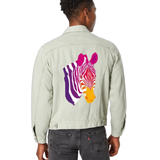 Zebra Rainbow Strijk Applicatie op de rugzijde van een lichtgroen spijkerjasje