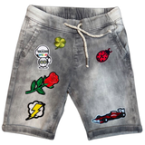 Lieveheersbeestje Strijk Embleem Patch samen met andere strijk patches op een korte grijze spijkerbroek
