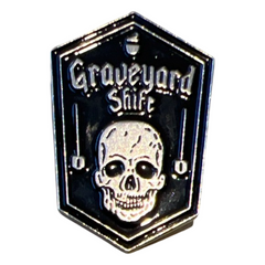 Doodskop Graveyard Shift Tekst Emaille Pin