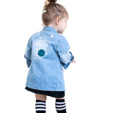 Smiley Strijkpatch Glitter Pailletten Strijkapplicatie op de rugzijde van een spijkerjasje