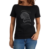 Papegaai Strass Strijk Applicatie op een zwart t-shirt
