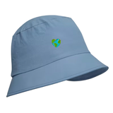 Aarde I Love Earth Emaille Pin op een lichtblauwe bucket Hat