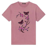 Bloesem Bloemen Vlinder Strijk Embleem Patch Set Roze op een oud-roze t-shirt