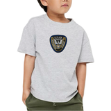 US Airforce Kansas Mc Pherson Strijk Embleem Patch op een grijs t-shirtje