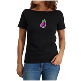 Aubergine Strijk Embleem Patch op een Zwart T-shirt