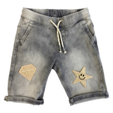 Diamant Glitter Champagne Strijk Embleem Patch samen met een glitter ster strijk embleem op een grijze korte broek