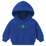 Planeet Planeetringen Strijk Embleem Patch op een kleine blauwe hoodie