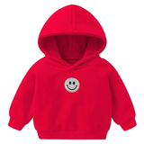 Smiley Emoji Strijk Embleem Patch Glitter Zilver op een kleine rode hoodie 