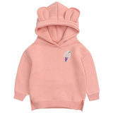 IJsje Hoorntje IJs Glitter Paillette Strijk Patch Applicatie op een oudroze kleine hoodie