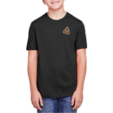 Poep Drolletje Emoji Strijk Embleem Patch op een zwart t-shirt