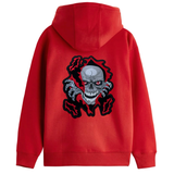 Horror Schedel Met Klauwen XXL Strijk Embleem Patch op de rugzijde van een rode hoodie