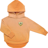 Hart Hartje Back Off Tekst Strijk Embleem Patch op een kleine oranje hoodie