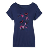  Bloesem Bloemen Vlinder Strijk Embleem Patch Set Roze op een donkerblauw t-shirt