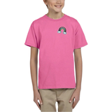 Regenboog Wolken Strijk Embleem Patch op een roze t-shirt